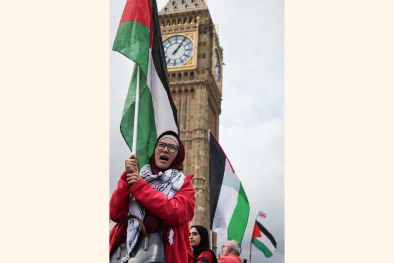 イスラエルの攻撃でガザ地区で少なくとも12人が死亡
