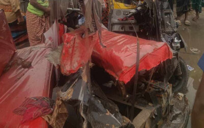 ファリドプルでバスと人力車の衝突、5人死亡