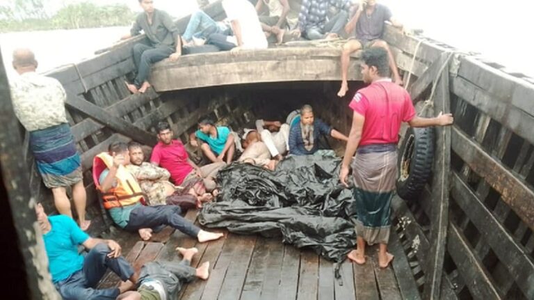メグナ川で旅客トロール船が転覆、13人行方不明