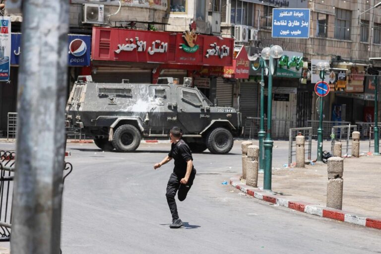 イスラエル軍の銃撃でガザの援助拠点付近で17人死亡