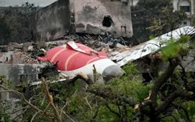 エア・インディアの飛行機が爆破予告を受けてタイの島に戻る