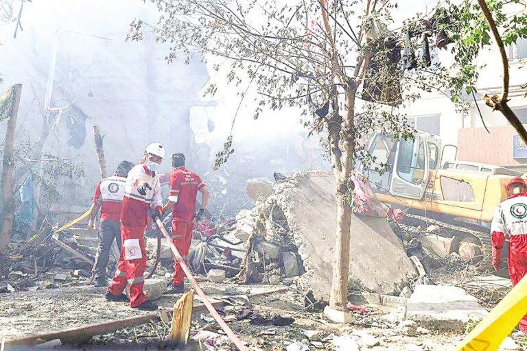 イランが報復としてイスラエルを攻撃、3人死亡