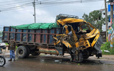 道路で6人が死亡