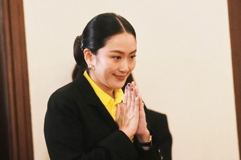 苦境に立たされたタイ首相が内閣改造