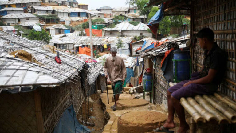 モンスーンの危機：資金削減でロヒンギャ族のリスクが高まる