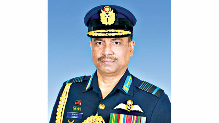 ACCは元空軍司令官とその妻に対して2件の訴訟を起こした