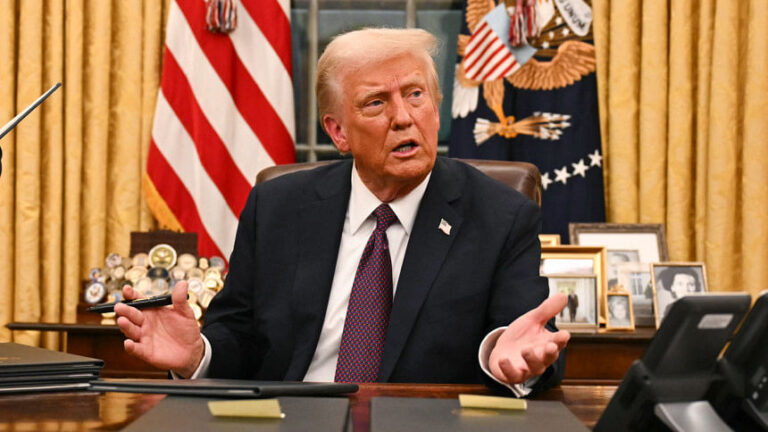 トランプ大統領は明日「おそらく12通」の関税通知書を送付すると発言