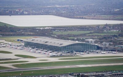 ロンドンのヒースロー空港、100億ポンドの改修で料金値上げを検討
