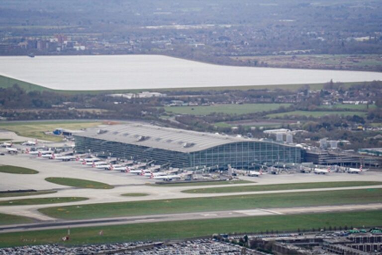 ロンドンのヒースロー空港、100億ポンドの改修で料金値上げを検討