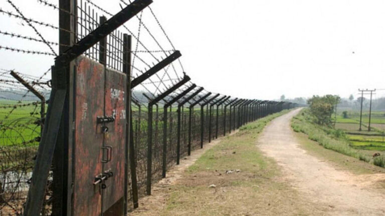 BSF、国境付近で射殺されたバングラデシュ人青年の遺体を引き渡す