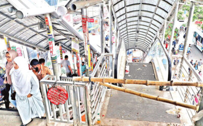 援助するために建てられ、腐ったまま