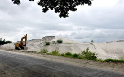 砂ビジネスがパトゥリアフェリーターミナルを不法占拠し続けている