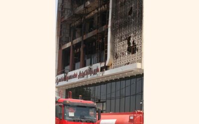 イラクのショッピングモール火災で60人以上が死亡