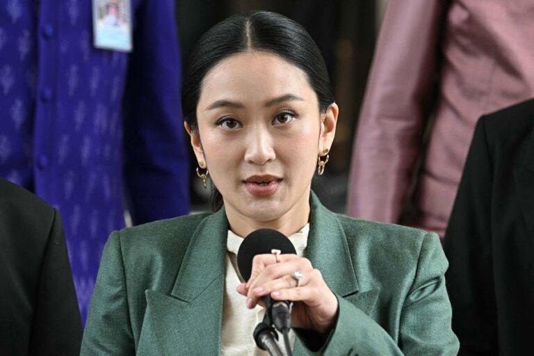 タイの裁判所が首相の職務停止を命じる