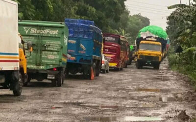 廃墟となったダッカ-バリシャル間の全長27kmの高速道路