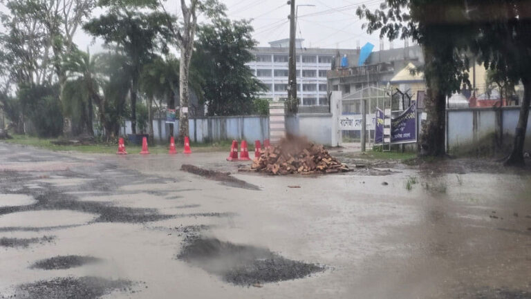 モングラ・クルナ高速道路が再び荒廃