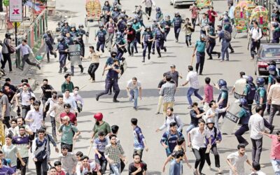 市内で2つの大学の学生が衝突、10人負傷