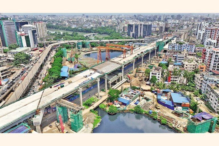 ハティルジール地区におけるダッカ高架高速道路の建設工事