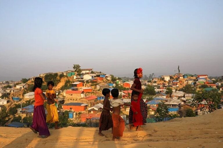 ロヒンギャ危機：外国外交官がコックスバザールの難民キャンプを訪問