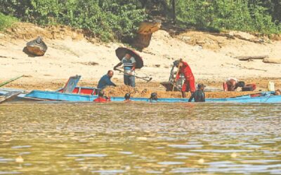 シレットとチャンドプルでは砂採取により浸食リスクが高まっている