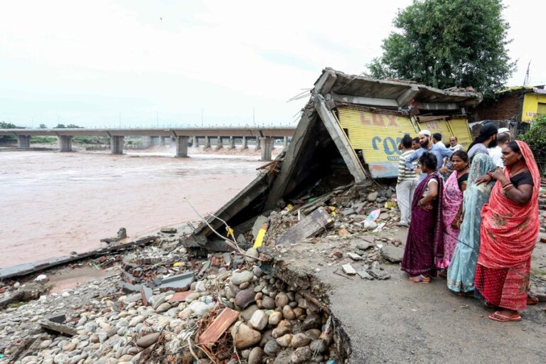 インド・ジャンムーで洪水と土砂崩れ、少なくとも30人が死亡
