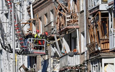 少なくとも14人が死亡