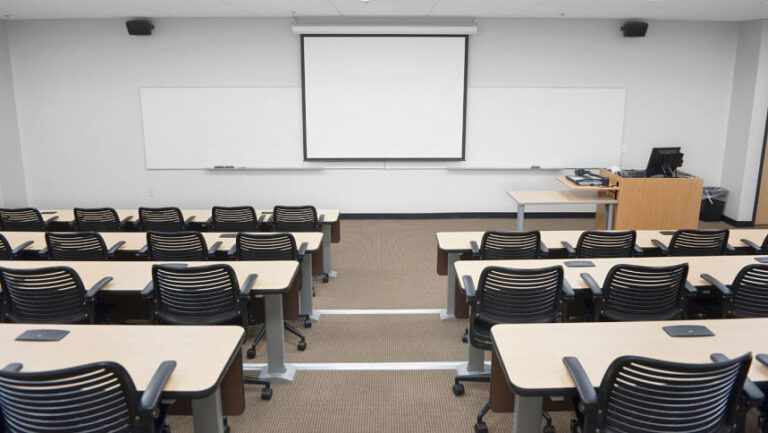 大学教員への厳しい道：教育者を目指す人が知っておくべきこと