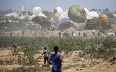 ガザで救援トラックが横転、20人死亡
