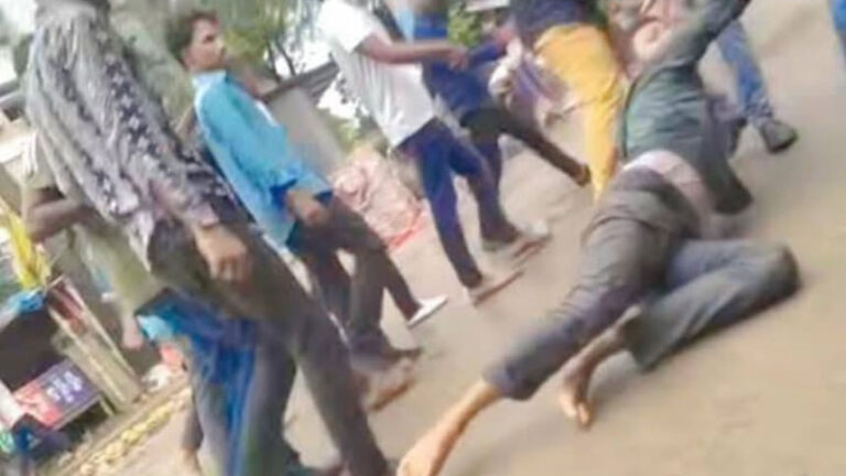 ガジプールでジャーナリストが「警察の前で」暴行され、1人が拘束される