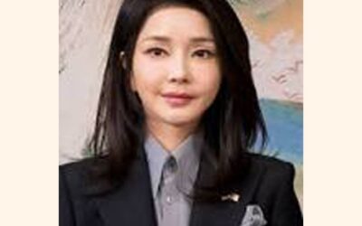 投獄された韓国元大統領の妻が逮捕される