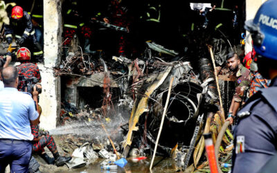 ジェット機墜落事故：マイルストーンの別の教師が負傷で死亡
