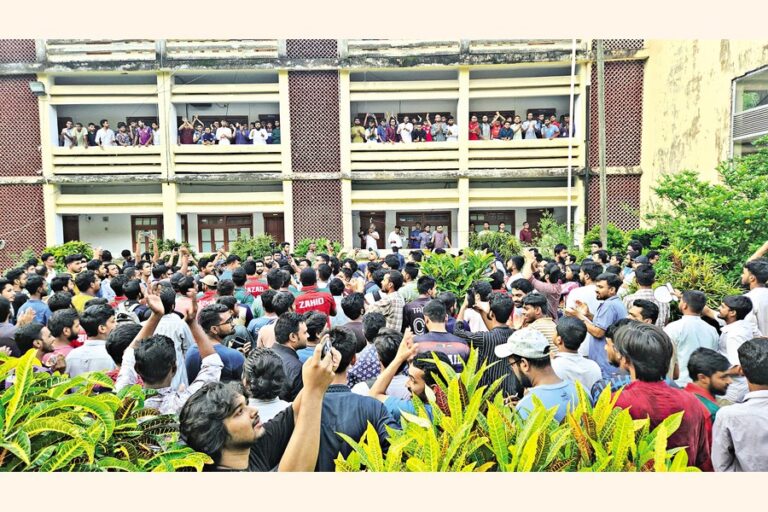 RUキャンパスで病棟割り当てをめぐる乱闘により緊張が高まる