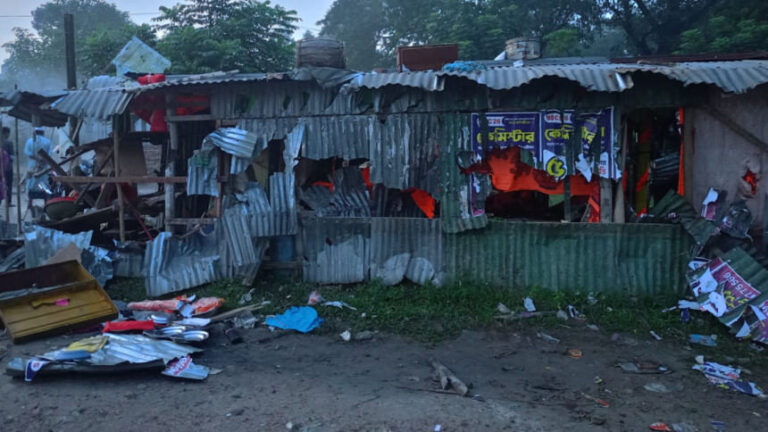 マイメンシン神社の破壊行為、60人が訴訟