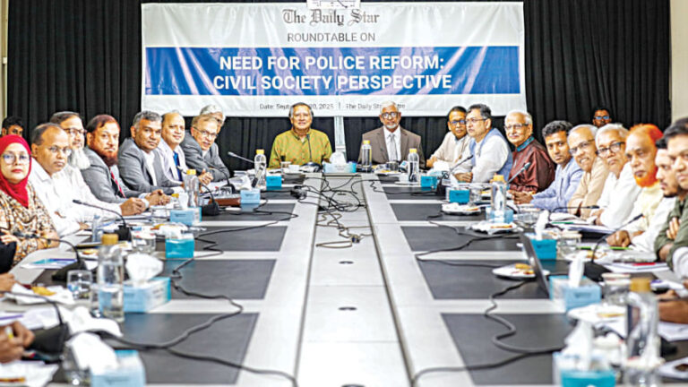 警察改革は独立委員会にかかっている