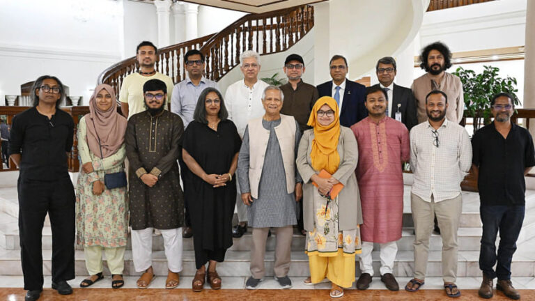 7月美術館は抵抗の精神を植え付けなければならない