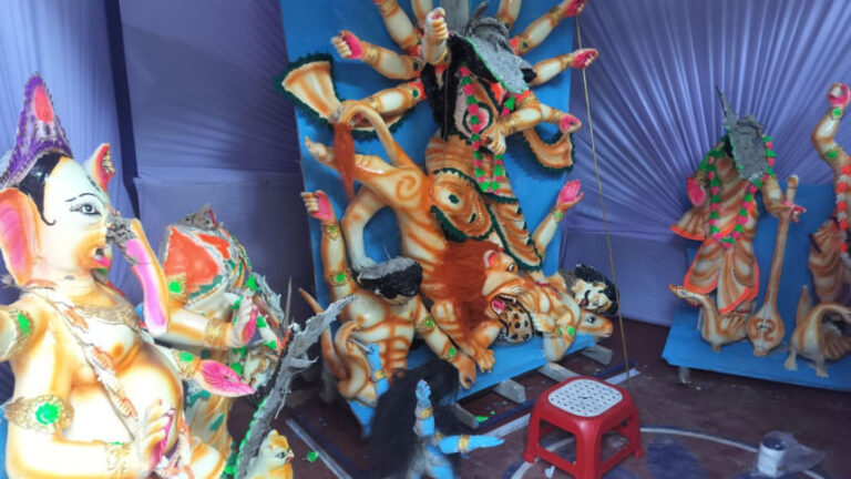 ジャマルプル寺院の偶像を破壊した容疑で逮捕された者