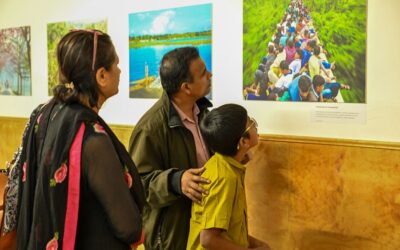 1週間にわたる個展を訪れた来場者