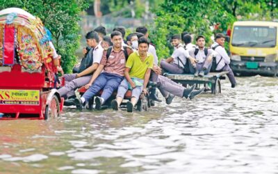 豪雨で街路が川と化し、1人死亡