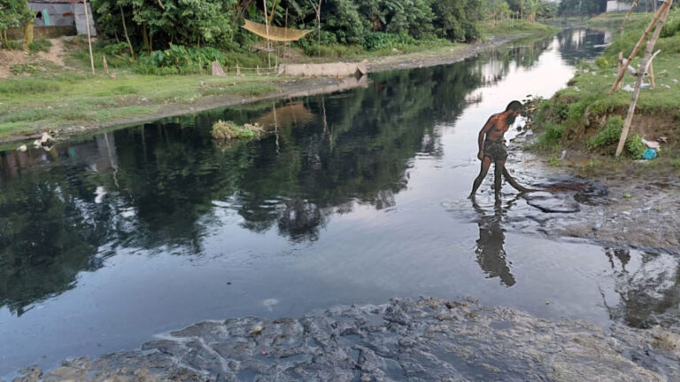危機に瀕するシャヤマスンダリ運河