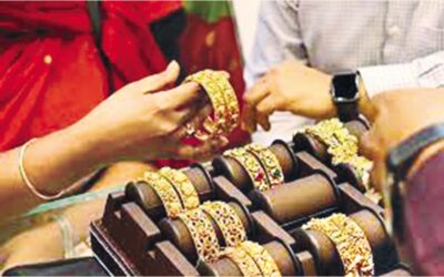 金は過去最高値付近を維持