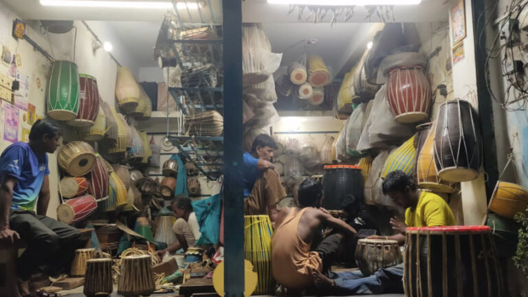 ダックとドール職人が伝統の継承に奮闘