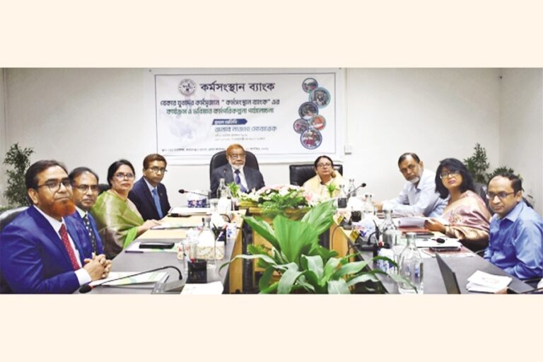 カルマサンスタン銀行が活動と将来の計画に関する会議を開催