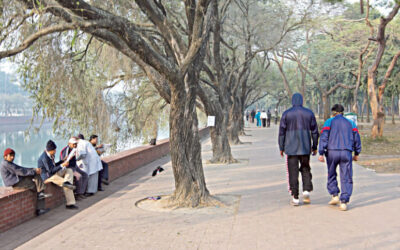 夜明けのダッカ：落ち着きのない街の借り物の時間