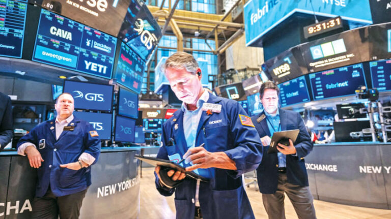 「ChatGPT、どの株を買えばいいの？」AIがロボアドバイザー市場のブームを牽引