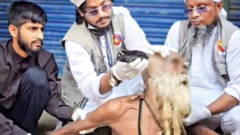 ファキールの髪を剃ることに怒りが高まる