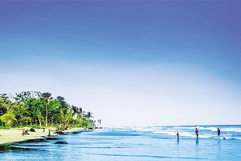 絵のように美しい自然の驚異があなたを誘います