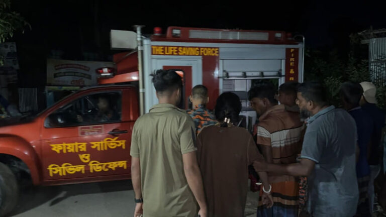 パドマ島でスピードボートが沈没、女性1人死亡、8人負傷