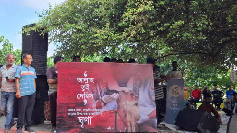 音楽家や詩人がバウルの伝統への攻撃を非難