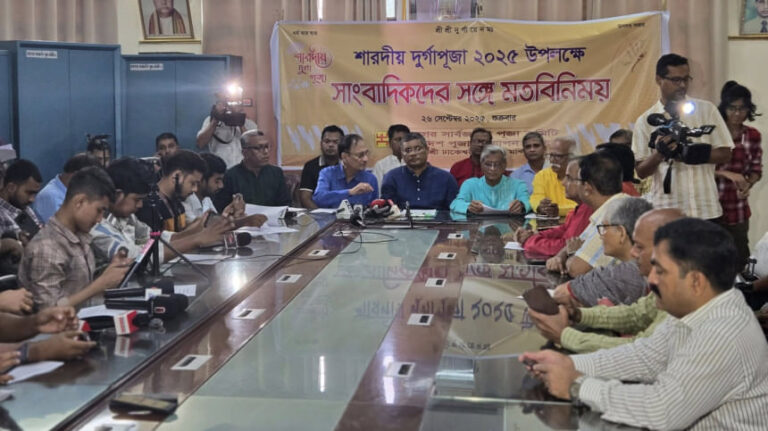 ドゥルガー・プージャ：「警備は5日間ではなく、365日間でなければならない」