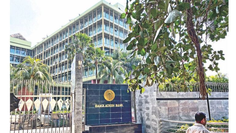 新しい規則により、銀行役員やシャリア委員会の取締役が排除される